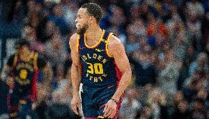 勇士官方：库里今天参加了训练 对阵热火的比赛出战成疑