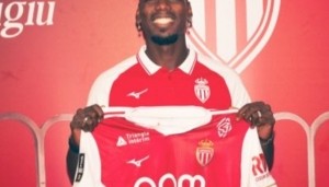 有球踢笑容满面！博格巴社媒晒官宣照庆祝加盟摩纳哥